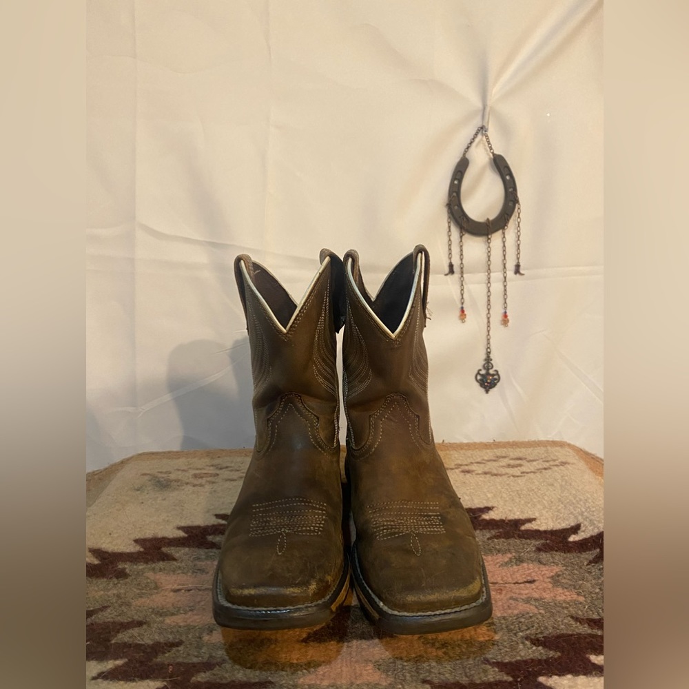 Children's Anthem Brown Bomber Boot by Ariat. Size 2